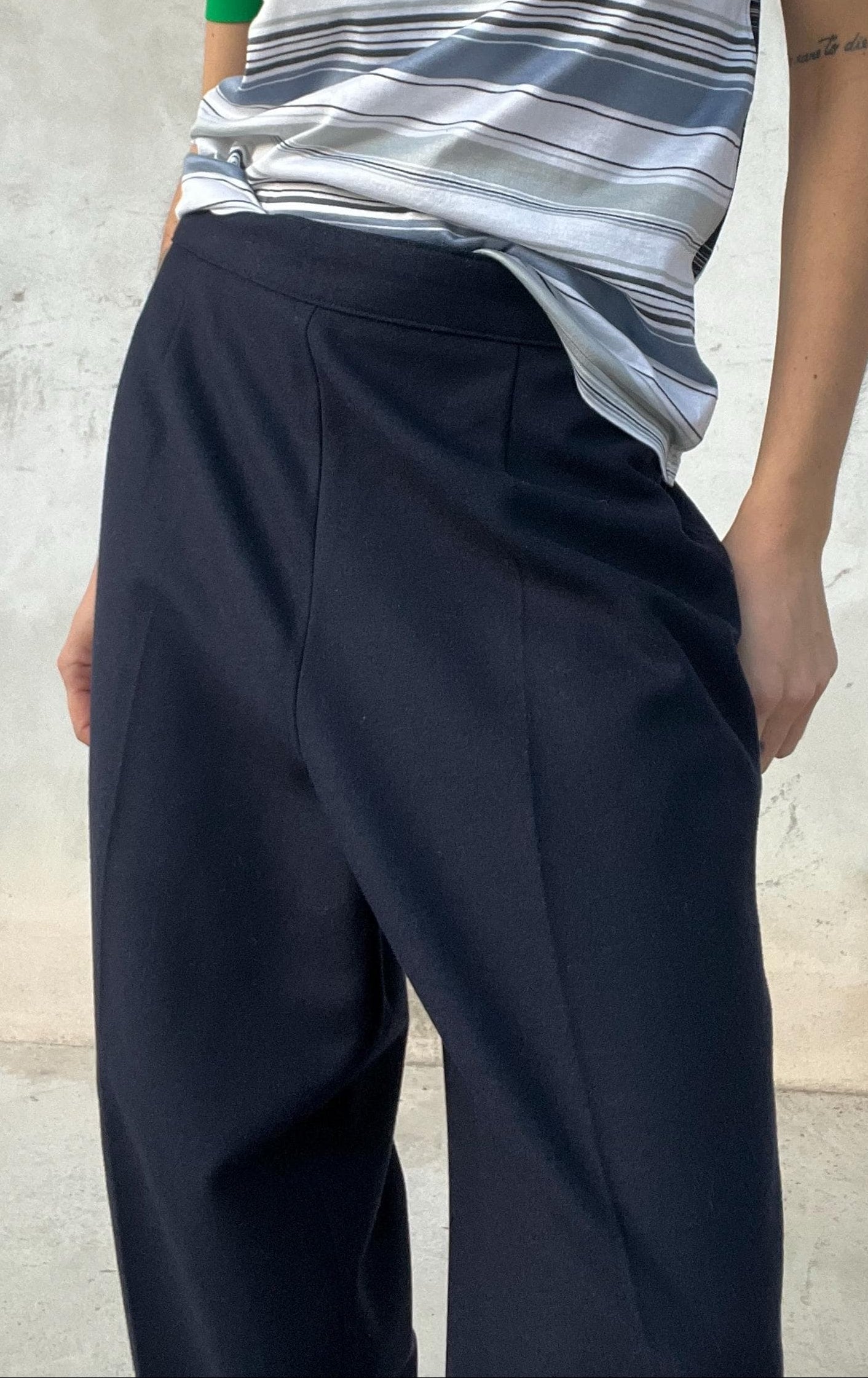 Pantaloni classici blu con ghetta