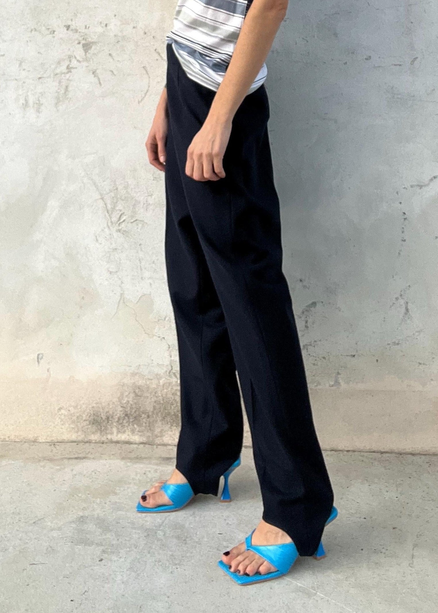 Pantaloni classici blu con ghetta