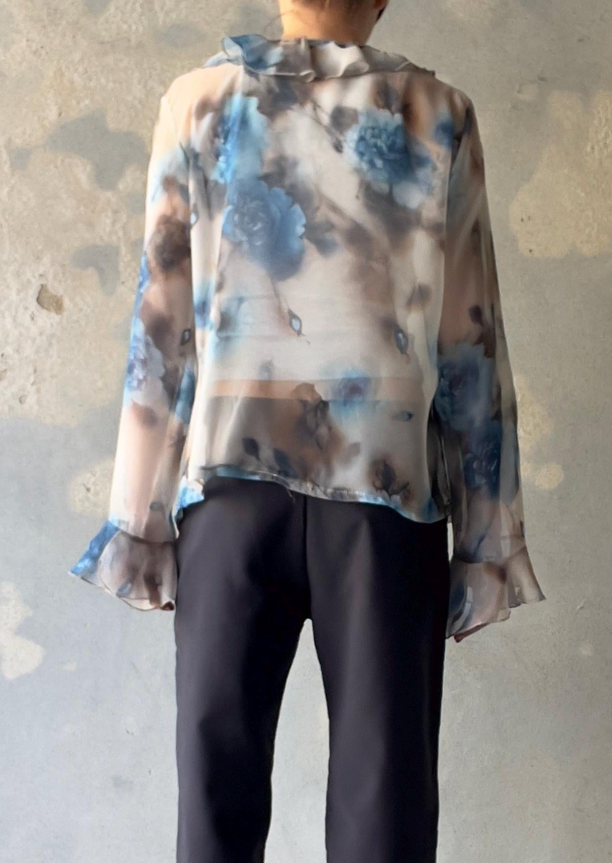 Top con ruffle e fiori