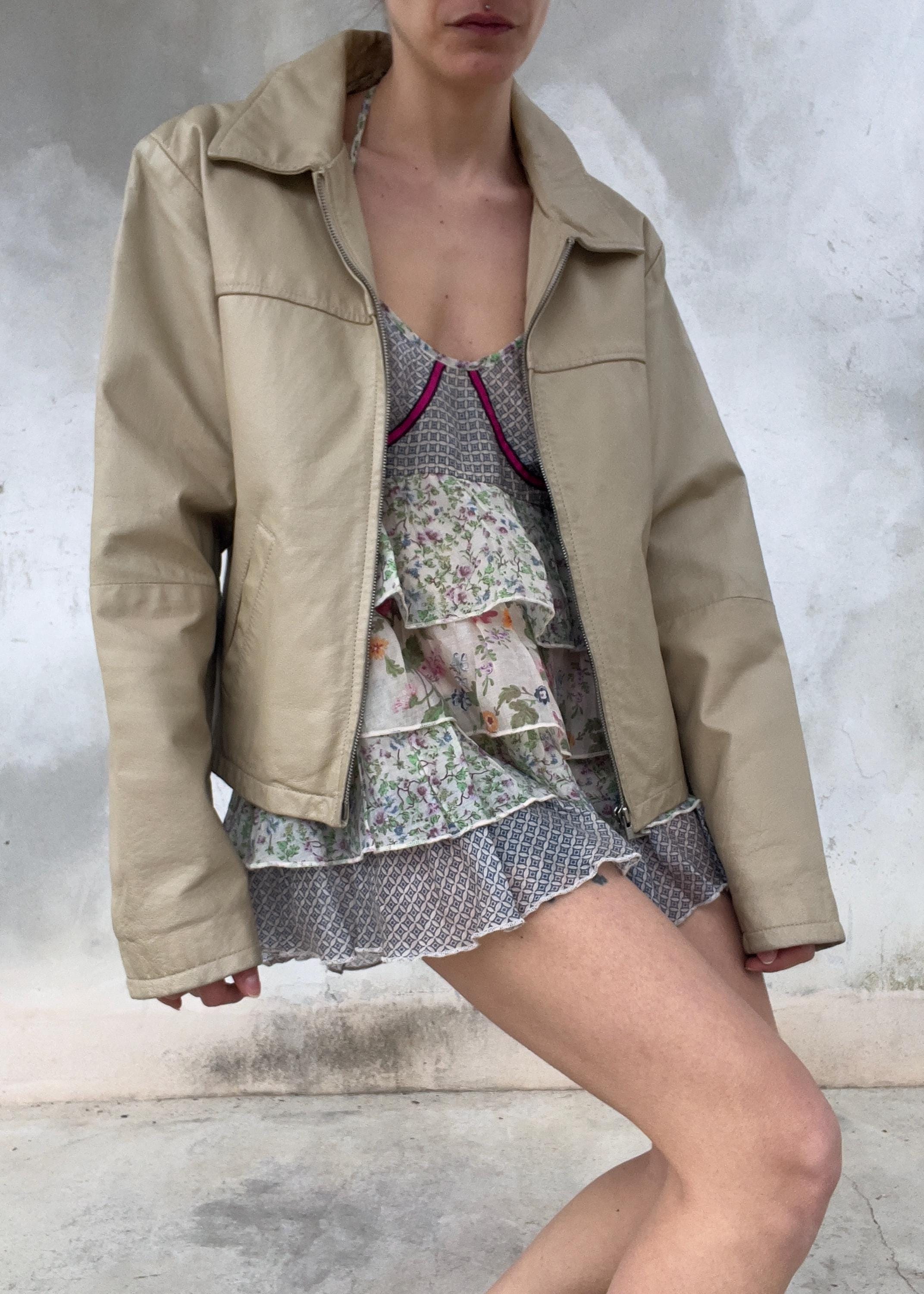 Giacca boxy in pelle beige