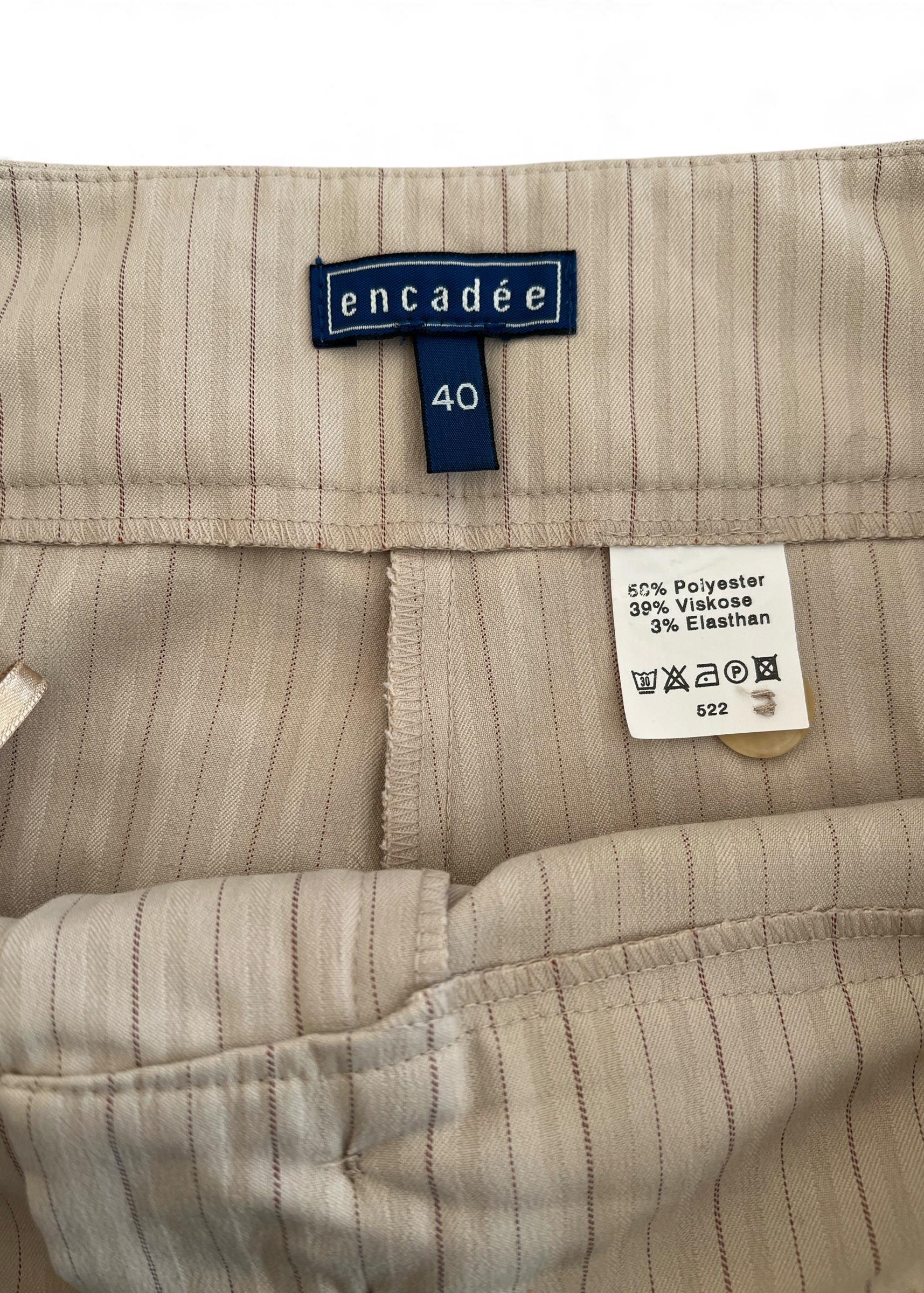 Pantaloni chiari gessati ampi