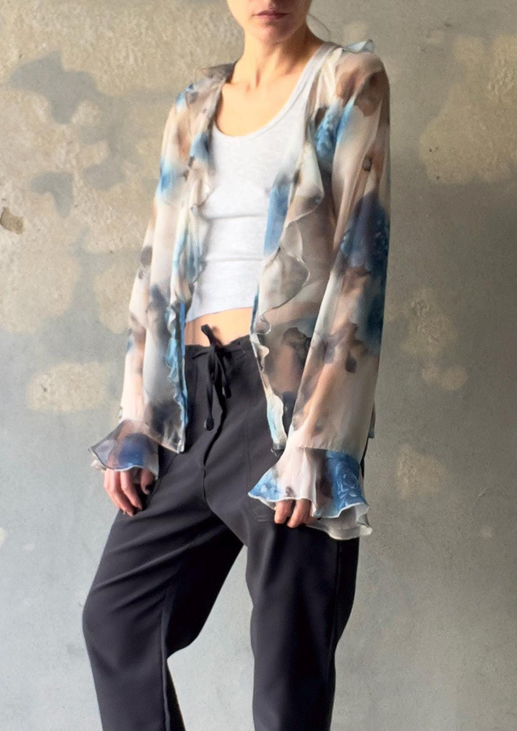 Top con ruffle e fiori