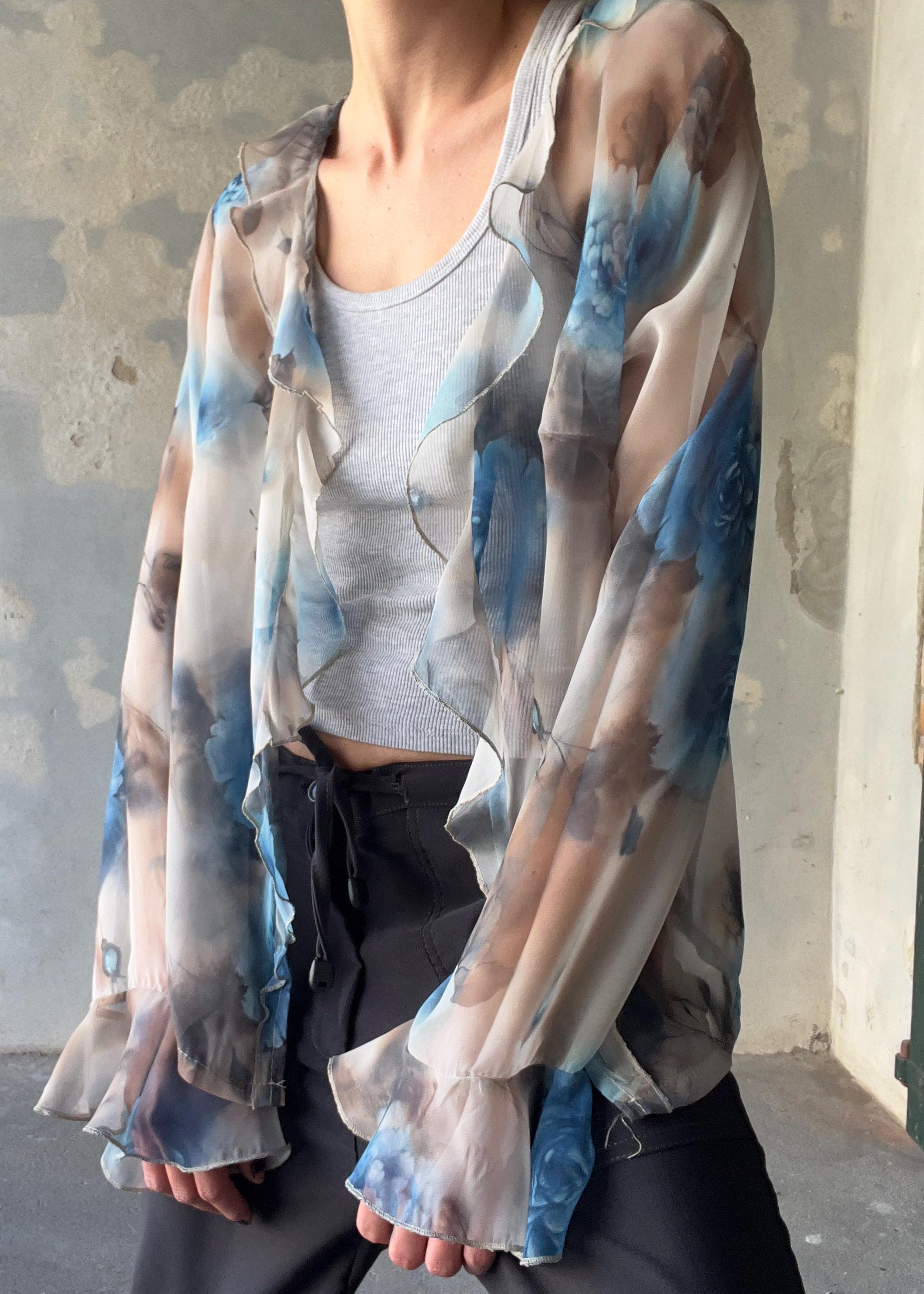 Top con ruffle e fiori
